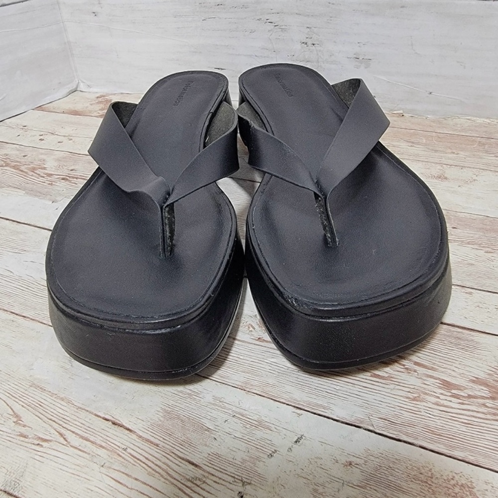 Reformation NWOB Zayne Platform
Thong Sandal